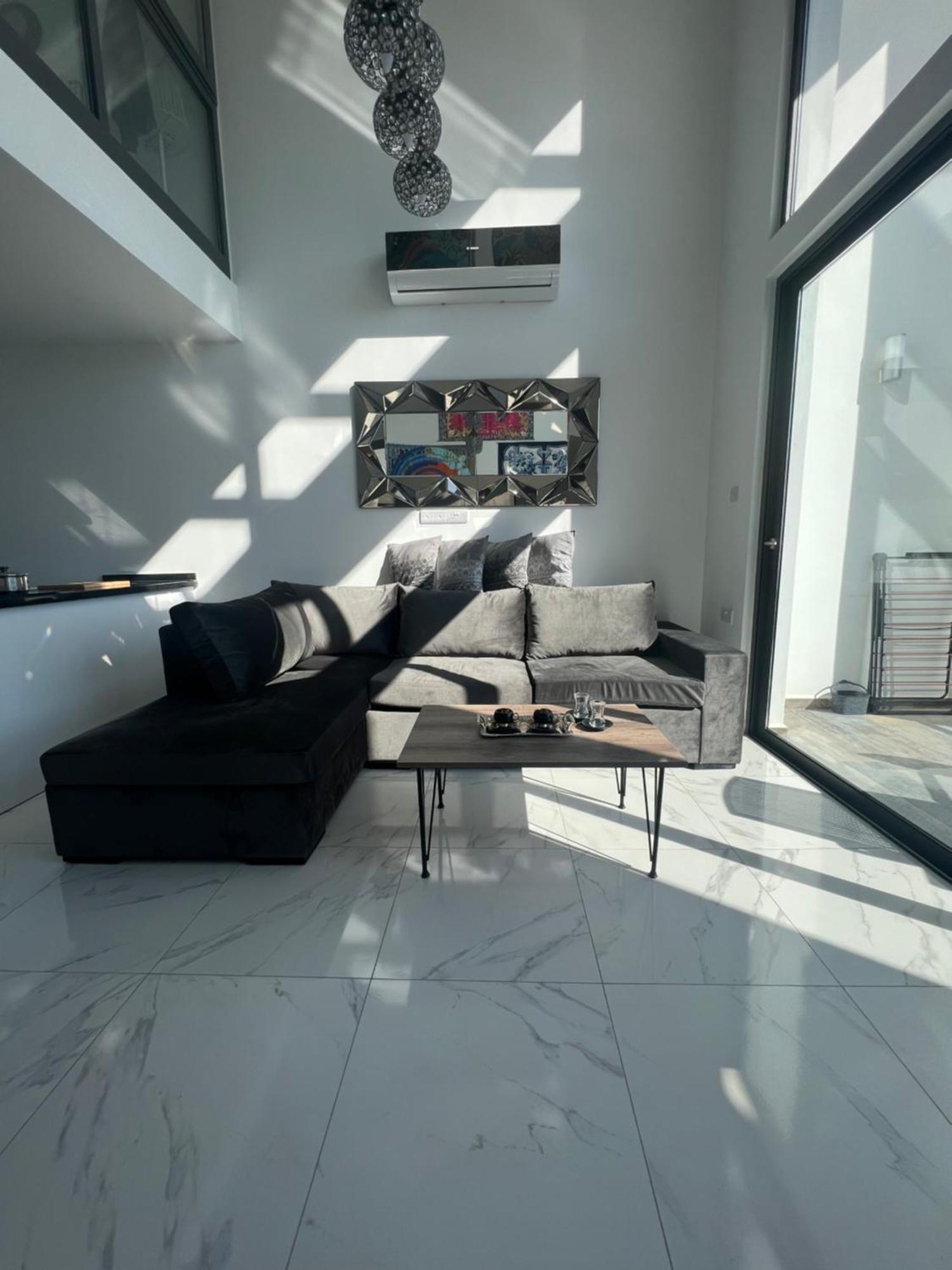 Hermes Penthouse Akanthou ภายนอก รูปภาพ