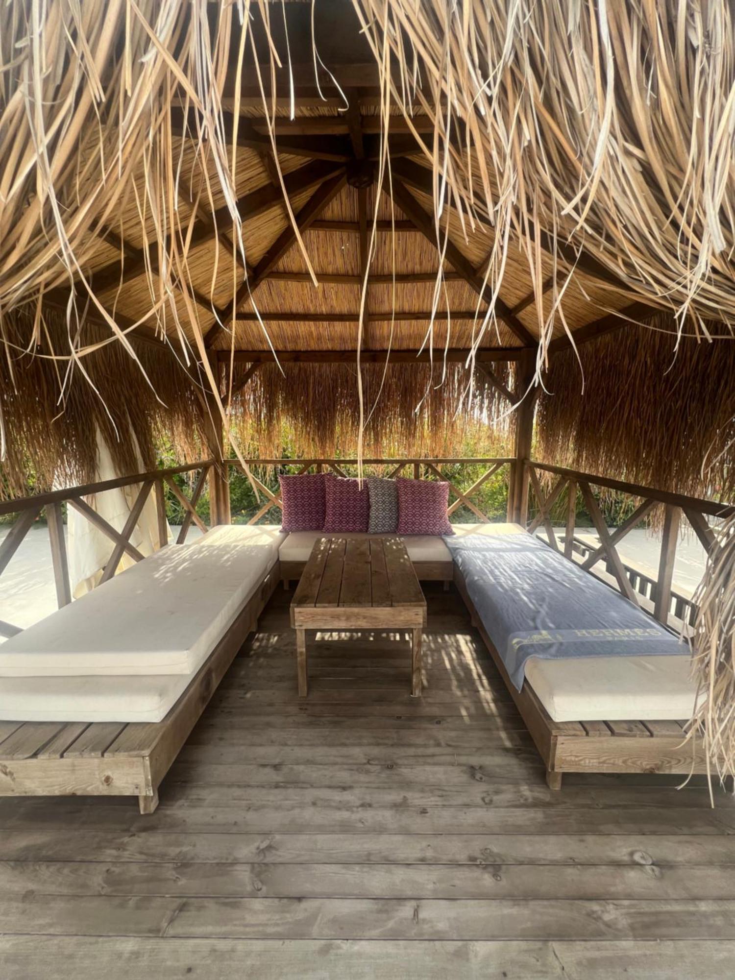 Hermes Penthouse Akanthou ภายนอก รูปภาพ